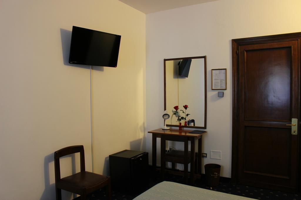 Hotel Pinolo Γκούμπιο Εξωτερικό φωτογραφία