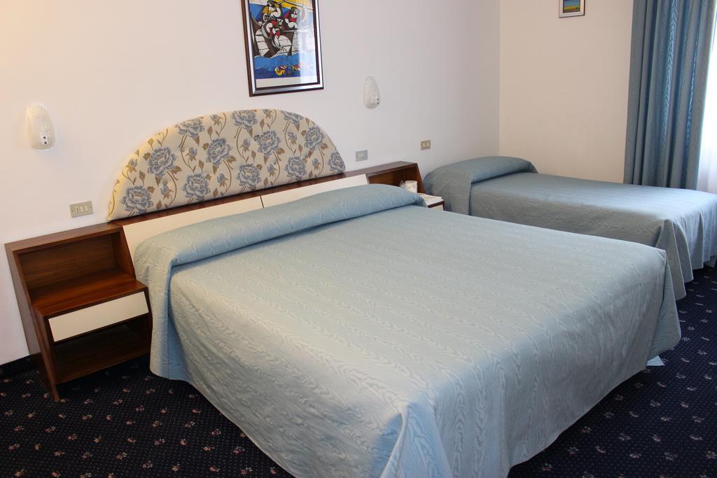 Hotel Pinolo Γκούμπιο Εξωτερικό φωτογραφία