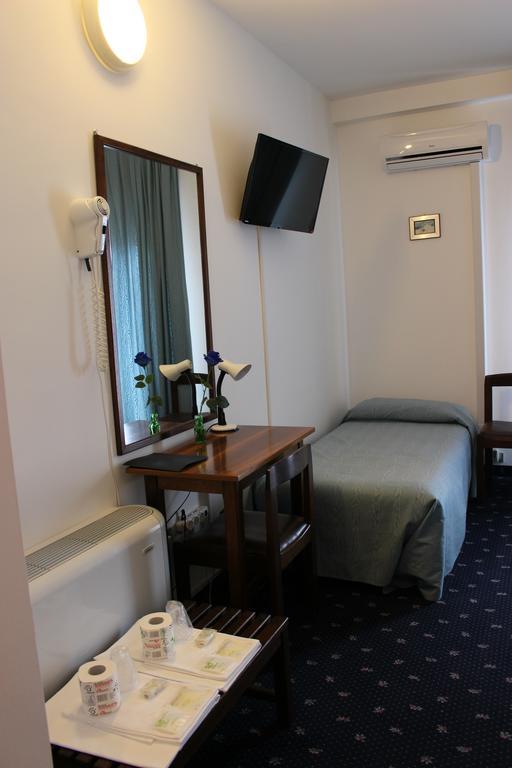 Hotel Pinolo Γκούμπιο Εξωτερικό φωτογραφία