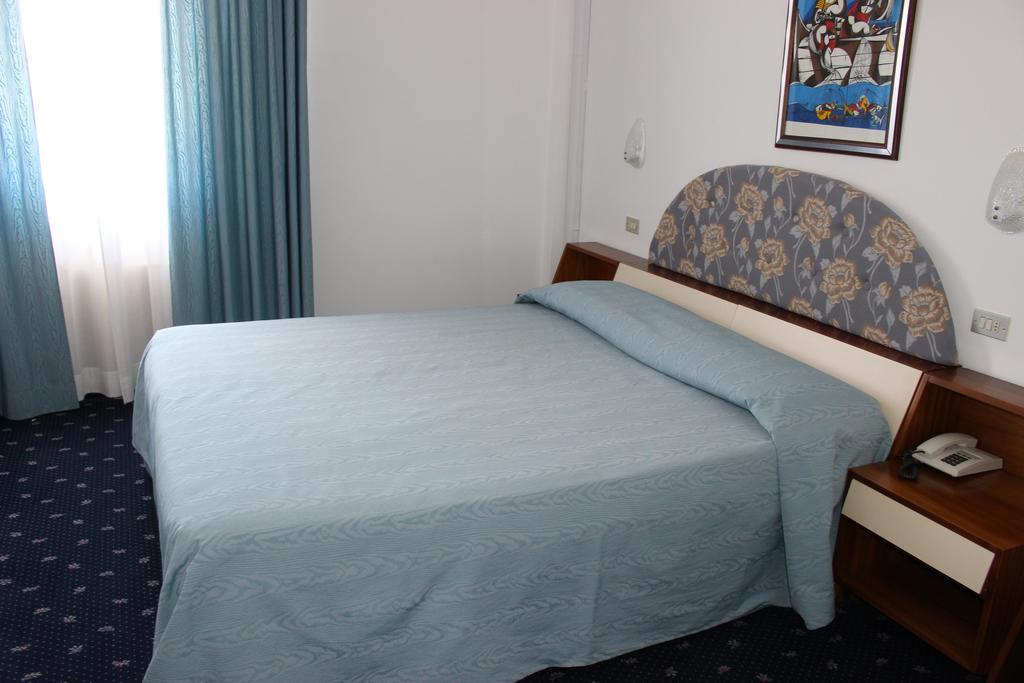 Hotel Pinolo Γκούμπιο Εξωτερικό φωτογραφία