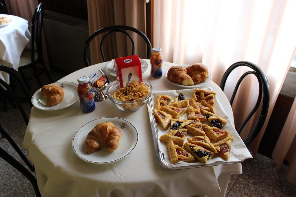 Hotel Pinolo Γκούμπιο Εξωτερικό φωτογραφία