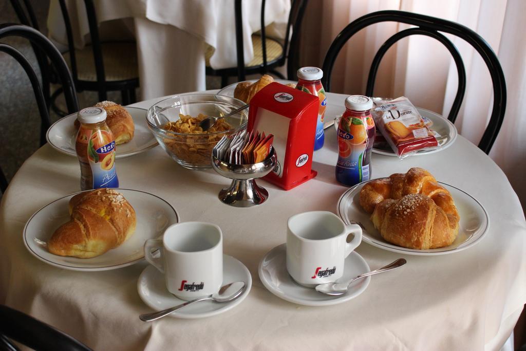 Hotel Pinolo Γκούμπιο Εξωτερικό φωτογραφία