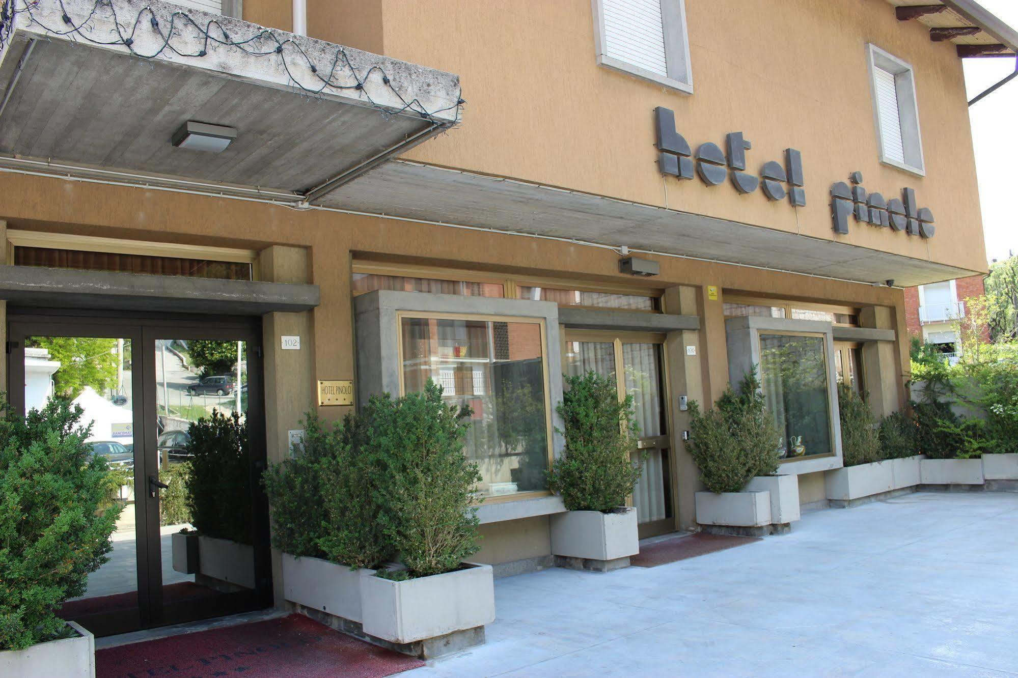 Hotel Pinolo Γκούμπιο Εξωτερικό φωτογραφία