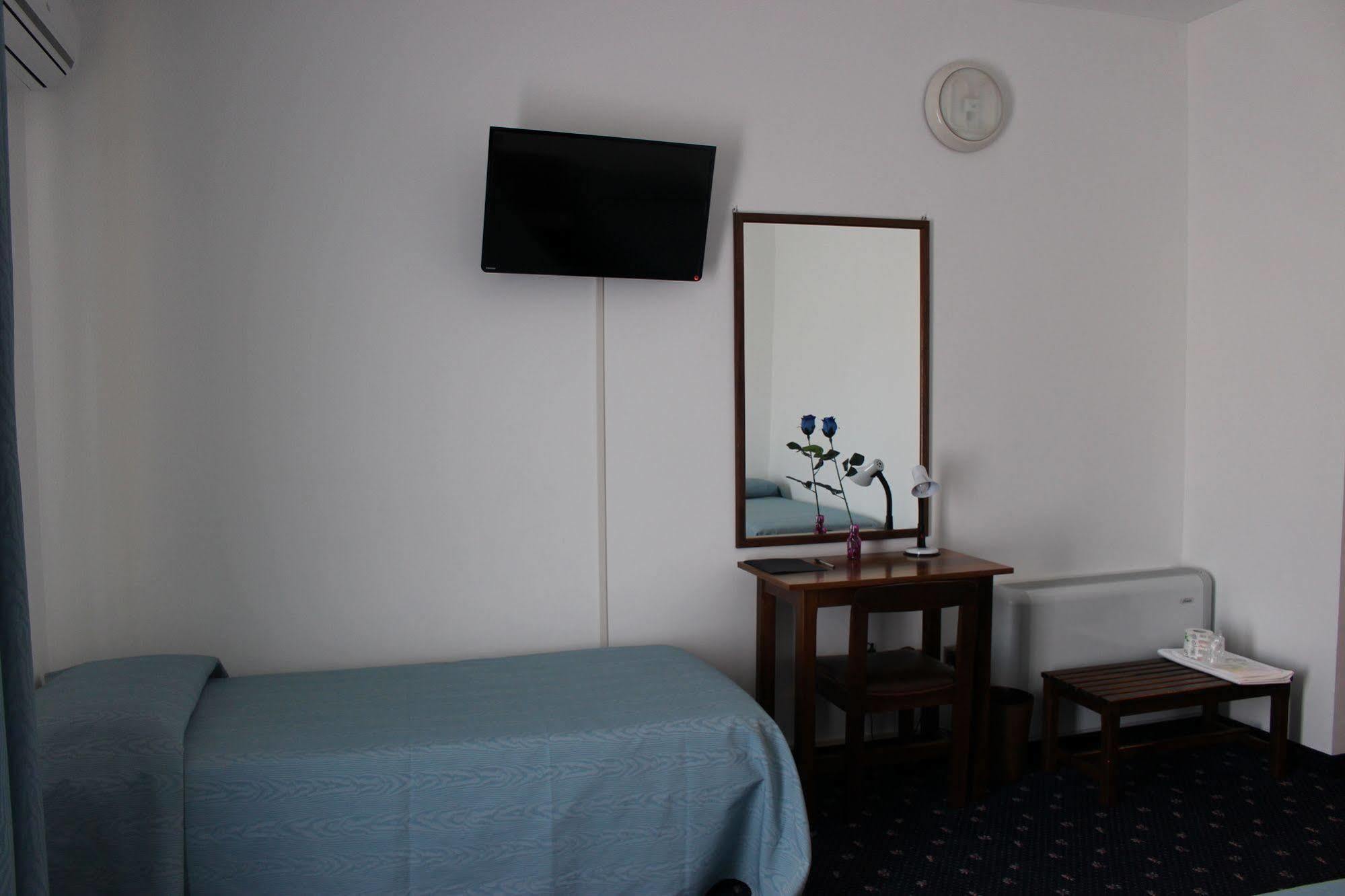 Hotel Pinolo Γκούμπιο Εξωτερικό φωτογραφία