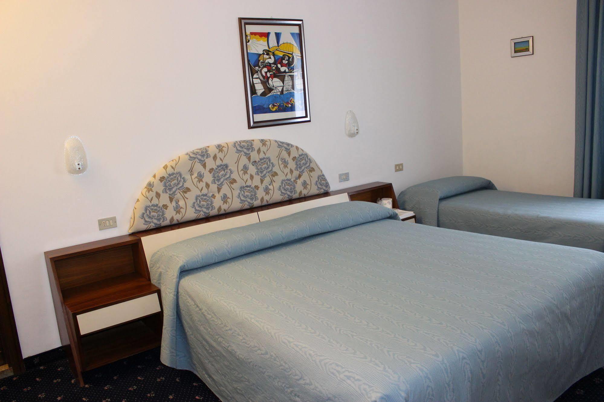 Hotel Pinolo Γκούμπιο Εξωτερικό φωτογραφία