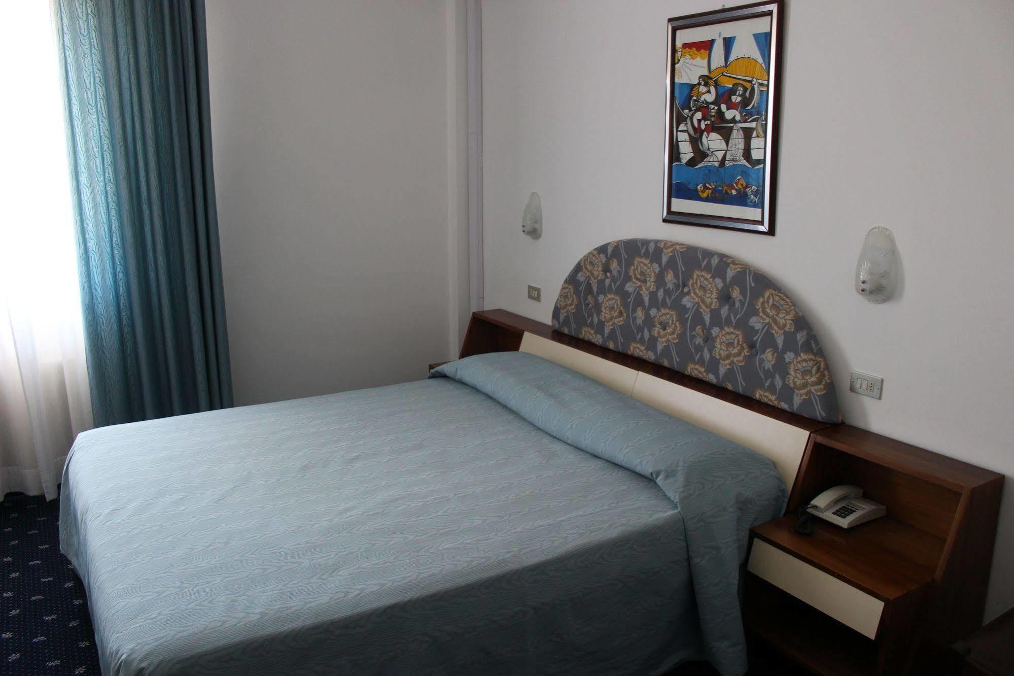 Hotel Pinolo Γκούμπιο Εξωτερικό φωτογραφία