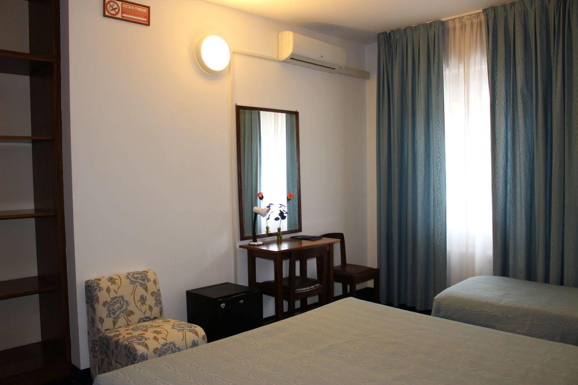 Hotel Pinolo Γκούμπιο Εξωτερικό φωτογραφία