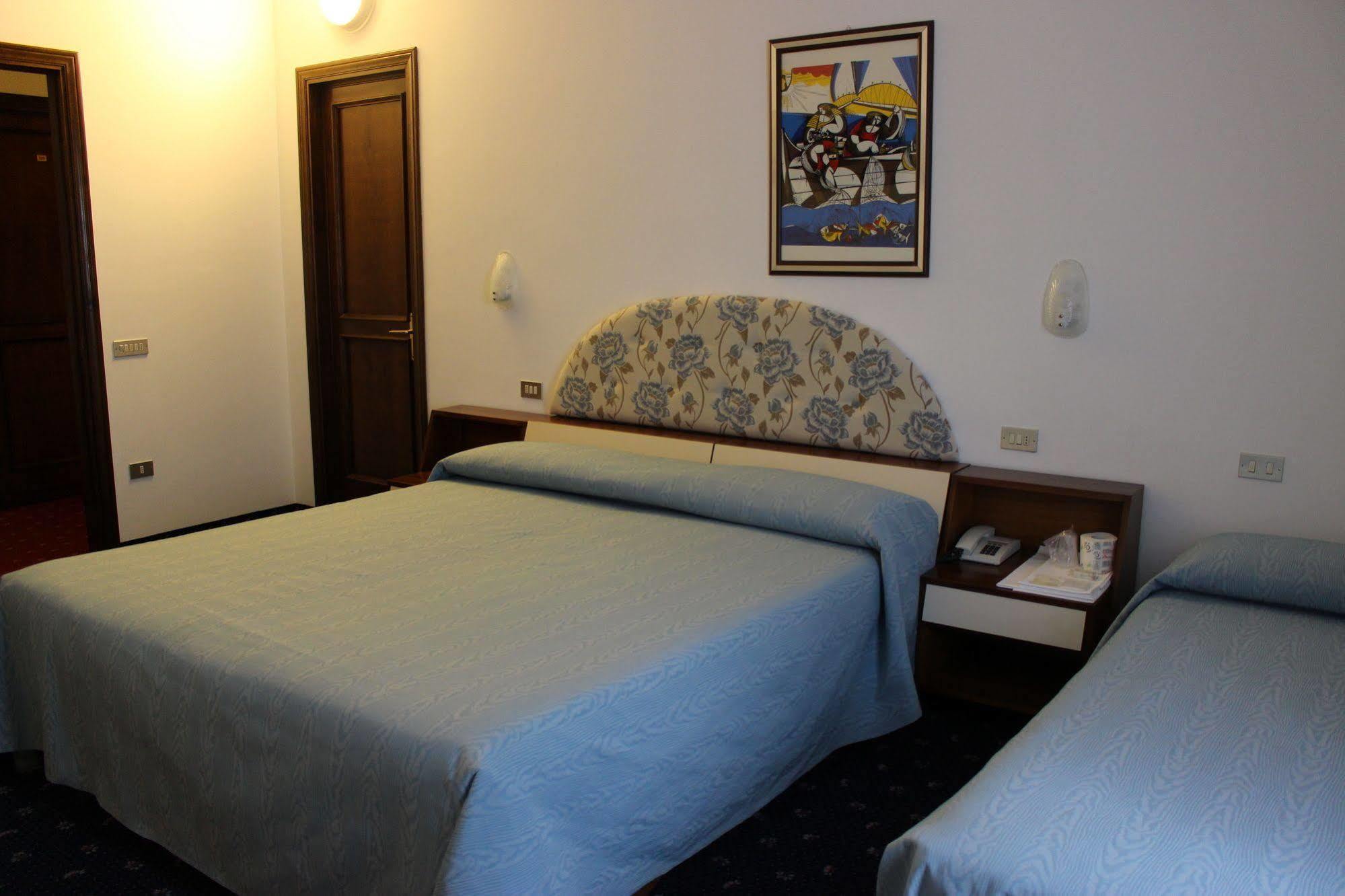 Hotel Pinolo Γκούμπιο Εξωτερικό φωτογραφία