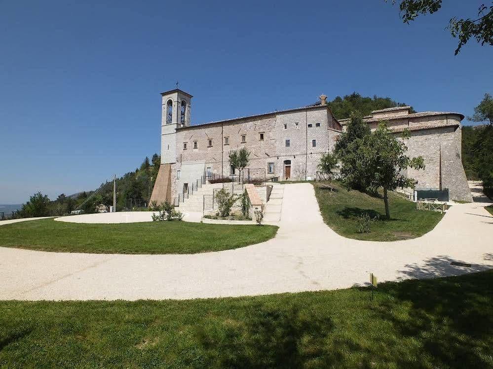 Hotel Pinolo Γκούμπιο Εξωτερικό φωτογραφία